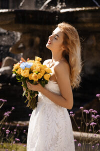 Модель та співачка Rina Ri презентує нову пісню, яку присвятила рідній Україні.