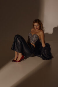 Spivachka Rina Ri prezentuie ukrainomovnu versiiu “Bonnie and Clyde”