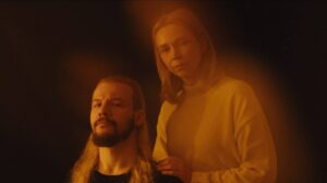 Співачка DARA презентує відео про силу світла і життя