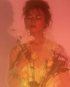 Eliza Lir презентує відео-гру тіней про силу вітру