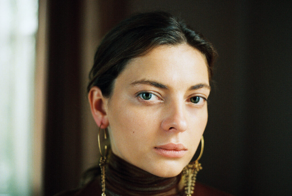 як пісня «Заговір» від ANGELINA BUKOVSKA спонукає до роздумів про мову