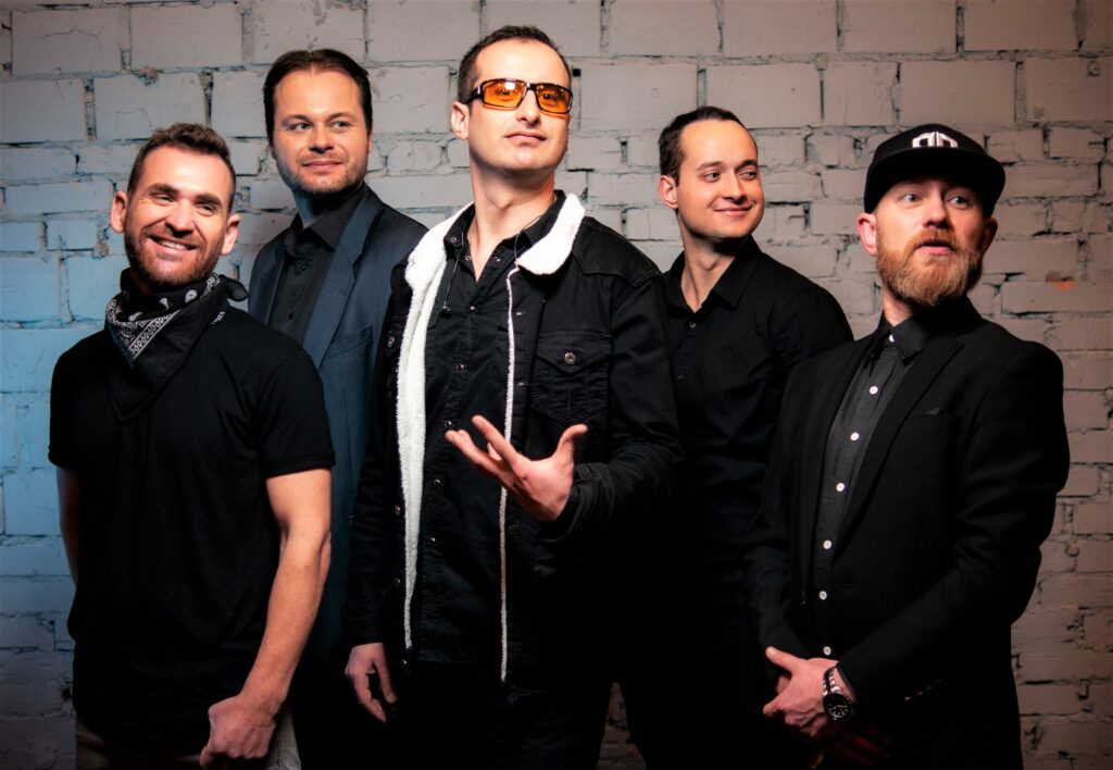 hurt «Sergey Kroitoru» predstavyv kinostrichku pisen v zhyvomu vykonanni