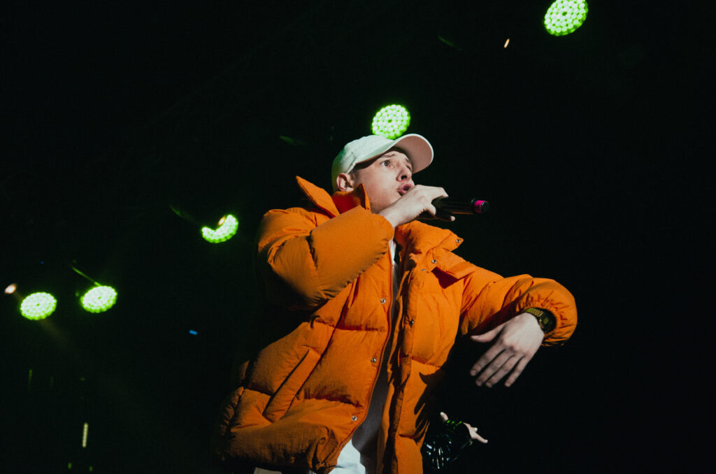 Автор хіта «Провела екскурсію» Parfeniuk піднімається в небо на повітряній кулі заради нового синглу