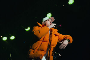 Автор хіта «Провела екскурсію» Parfeniuk піднімається в небо на повітряній кулі заради нового синглу