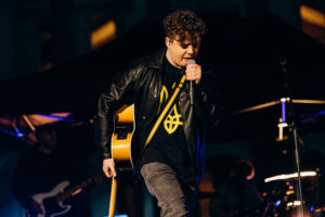 Liam Fisher з Сашею Чефом у колаборації з ГФ «Капеланський Патруль» випустили кліп на трек «Зброя», який присвятив своєму синові