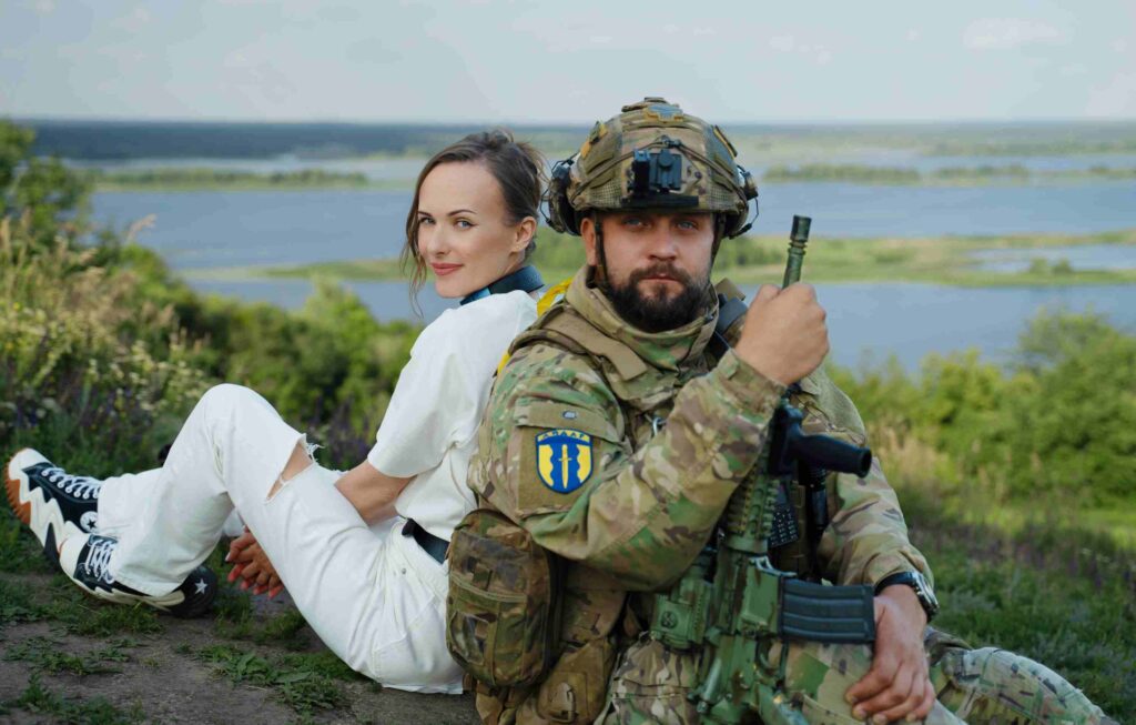 Герой України Олександр «Хук» Коваленко - головний герой кліпу «32»