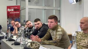 Військові б'ють на спалах