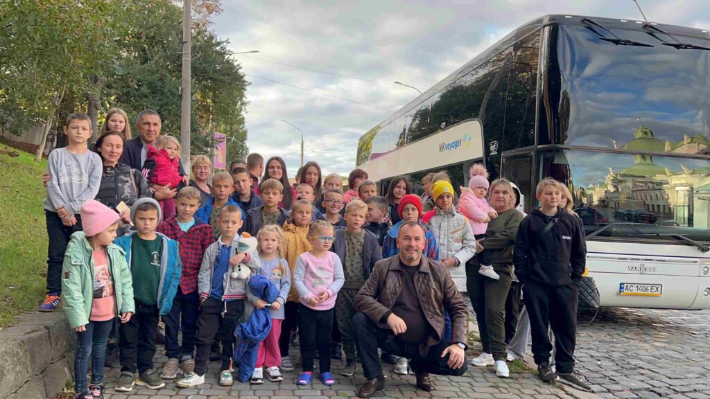 «Нас має бути 52 мільйони»: Співачка MUDRA презентує новий сингл та закликає народжувати