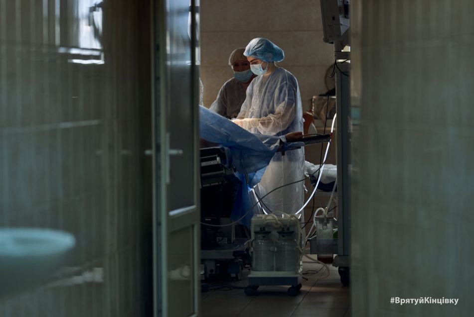 “Нога лежала біля мене, привʼязав її турнікетом, щоб повзти під обстрілами”: історії боротьби важких “трьохсотих”