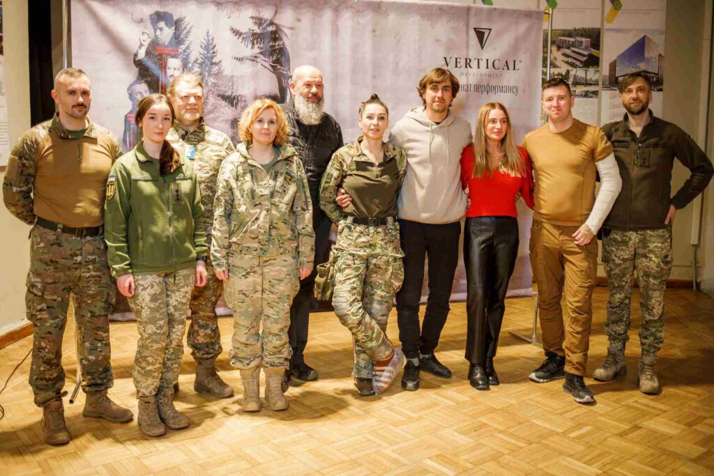 Поезію читали діти та військові: У Києві провели мистетський захід, аби зібрати кошти на нацпрограму “Врятуй Кінцівку”