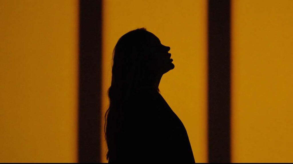 Співачка KICHILA відкриває душу в новій пісні “День І Ніч” про втрату коханої людини