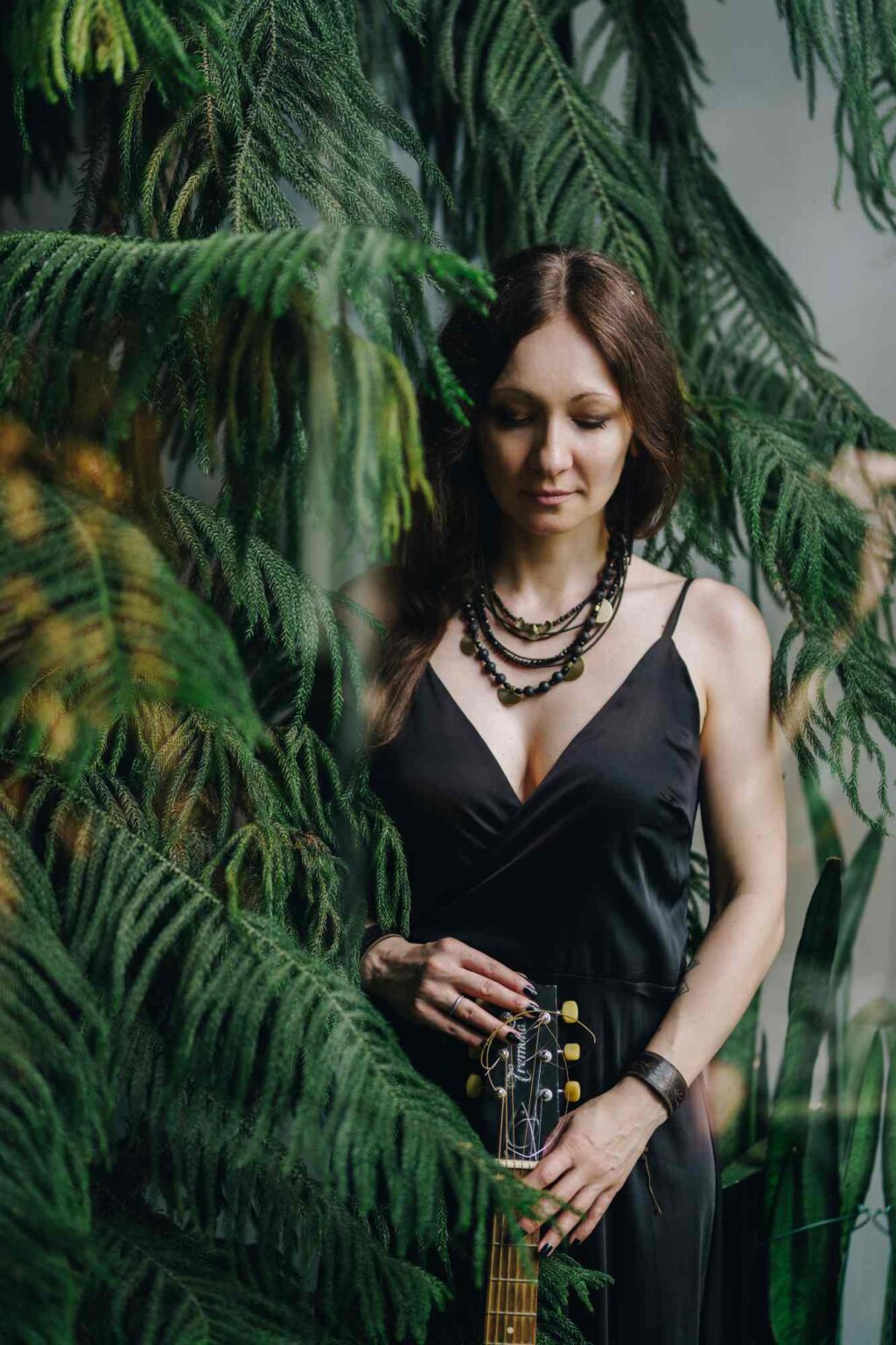 Мрії, свобода та спогади про юність у новій пісні Dina O’NAIR “Дощ”