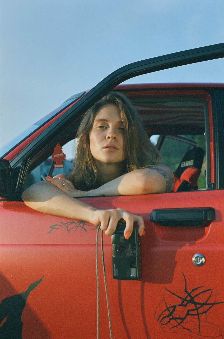 «Долоні» від співачки Vizhytsa про любов до себе та світу