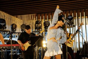 Співачка Оля Ракіцька оголосила про повернення і презентувала наживо новий альбомі