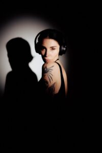 Авторка TikTok хітів “Ї-їбашить”, “Факін чудово” Ann in Black випускає новий гумористичний трек