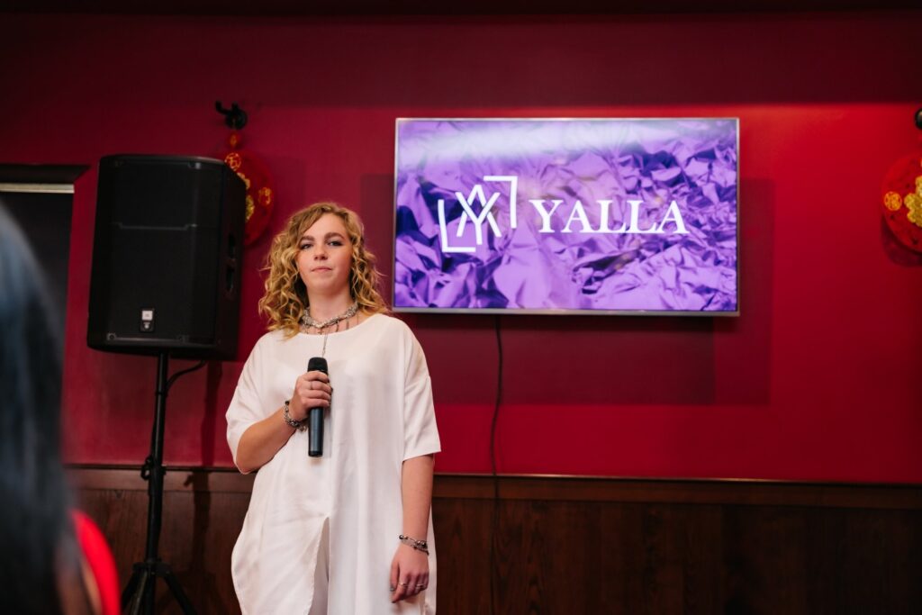 Співає та дарує: YALLA випустила саундтрек цієї осені та розіграла кращі подарунки для дівчат від бренду DUSHKA