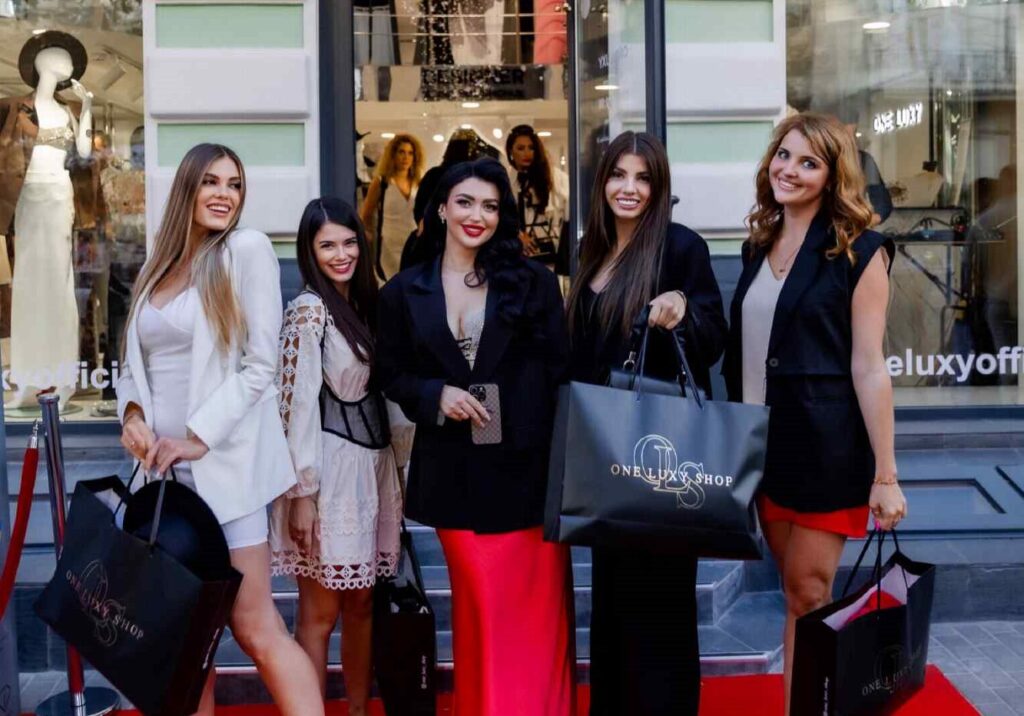 На відкриття нового fashion простору українського бренду ONE LUXY завітали Анна Трінчер, СолоХа, Наталія Валевська, Анна Добриднєва, Люся Кава та Skylerr