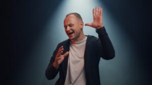 Табаков присвятив нову пісню Захисницям України