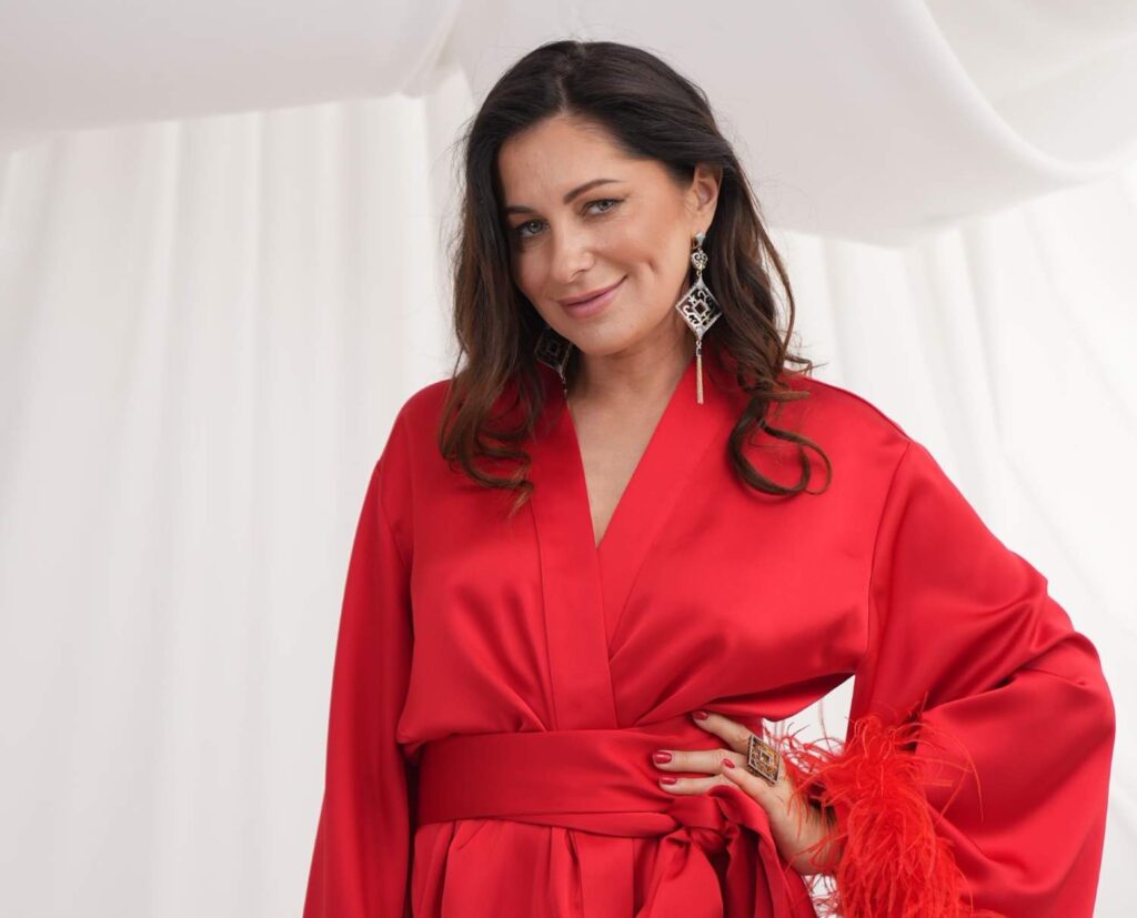 Інтернаціональний директор “Місіс Всесвіт” Юлія Красна презентує дебютний альбом “Полюбе”