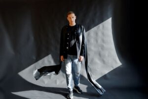 Співак ONƎ MORE представив новий трек «На Радіо»