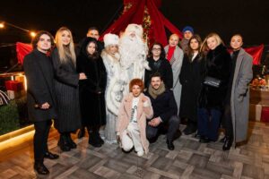 Українські зірки разом з акторською школою «Фенікс» привітали сім’ї захисників з Днем Святого Миколая