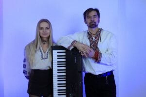 З нотками електроніки та опери: Lila Vi презентує авторське прочитання “Щедрика”