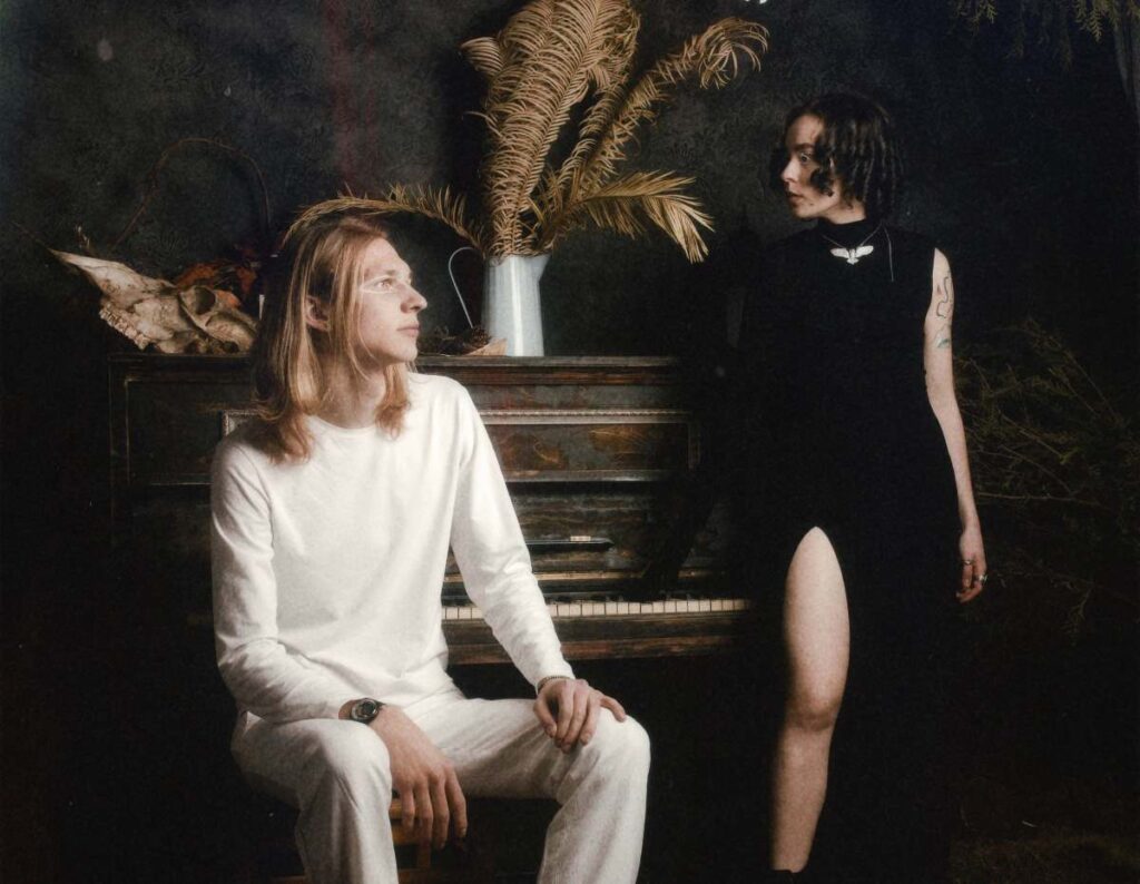 Нова пісня від PulseSiren: готика, радикальні емоції та складні почуття в «Чашці на столі», що залишають слід у душі