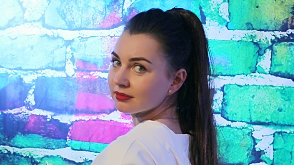 «Нічний вогонь»: нова музична історія від солістки об’єднання «По Цимбалам»