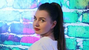 «Нічний вогонь»: нова музична історія від солістки об’єднання «По Цимбалам»