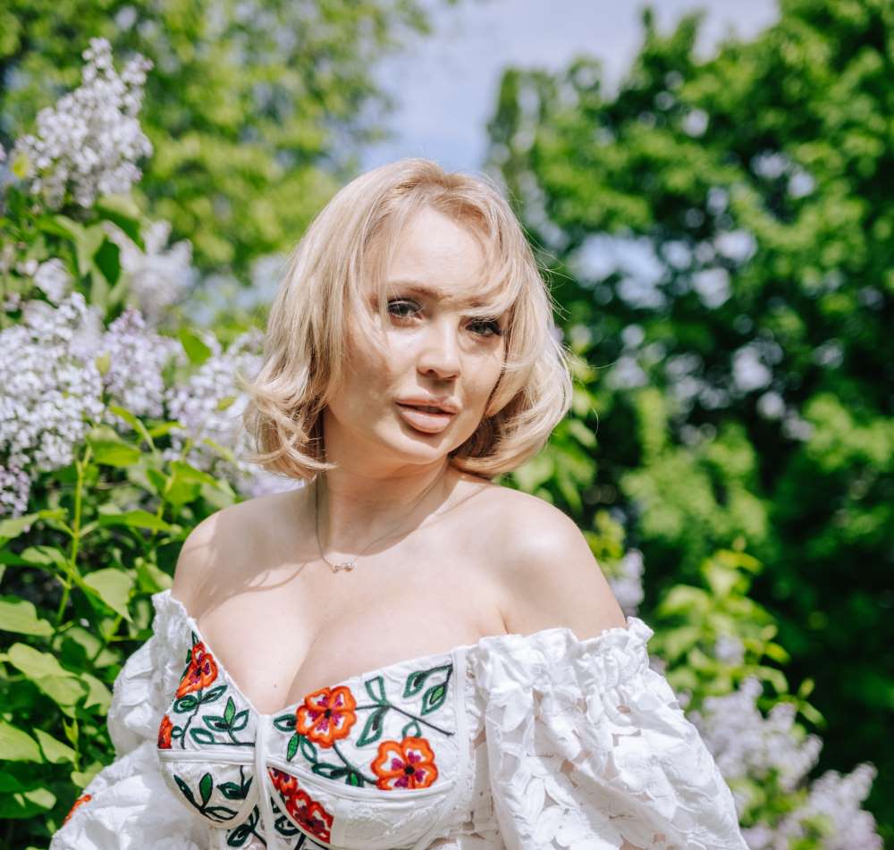 Голос матерів і молитва до Бога: AVERINA випустила нову пісню «Небо»