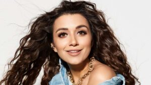 Після хіта «Таксі» співачка Liya Li повертається з новим синглом «Kyiv»