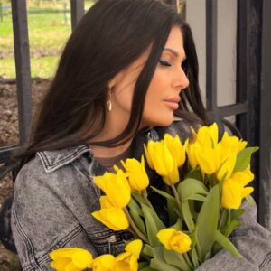 Весна, що закінчується фразою «прощавай»: емоційна премʼєра Rina Stanislavska «Жовті тюльпани»