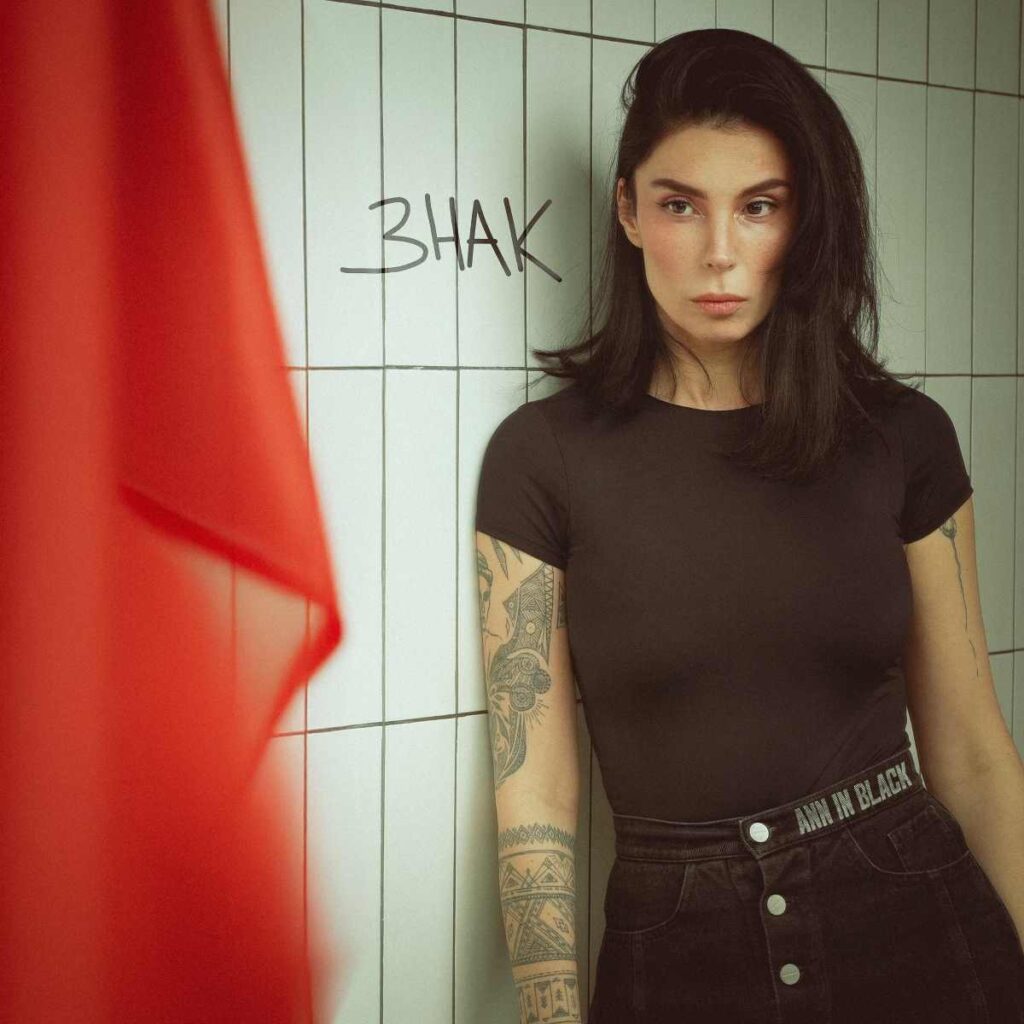 «Якщо ти це слухаєш – це твій знак», — Ann in Black