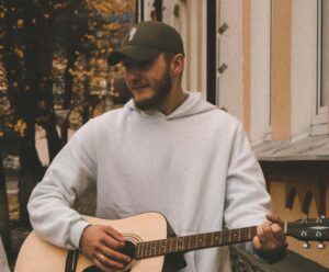 Музика як внутрішній діалог: ENNDYOFF рефлексує над вибором у новому треці