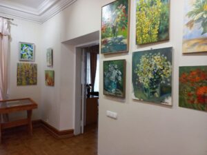 «Коли квітне літо»: живопис, благодійність і незламна душа України