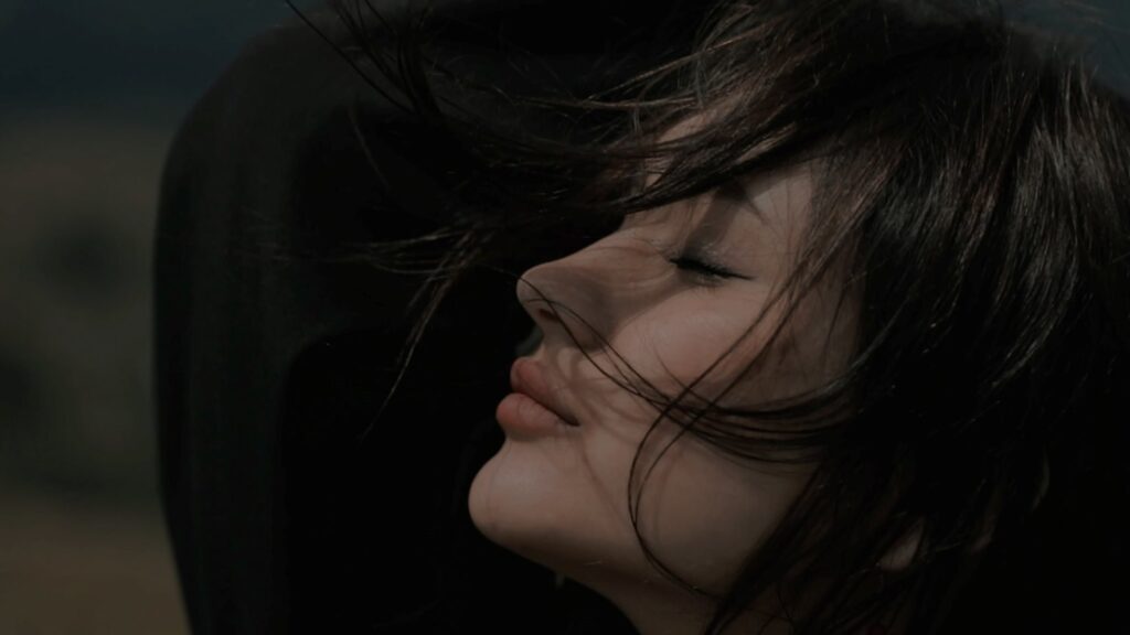 Гори, спогади й незламність: Vic Tory презентує нову музичну історію «Кома»