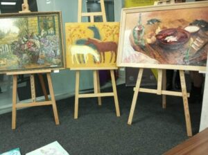 Мистецтво, що лікує серце: виставка “Поруч з нами” об’єднала художників і благодійність