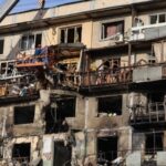 На місці удару РФ у Деснянському районі завершені рятувальні роботи, 37 постраждалих – ДСНС