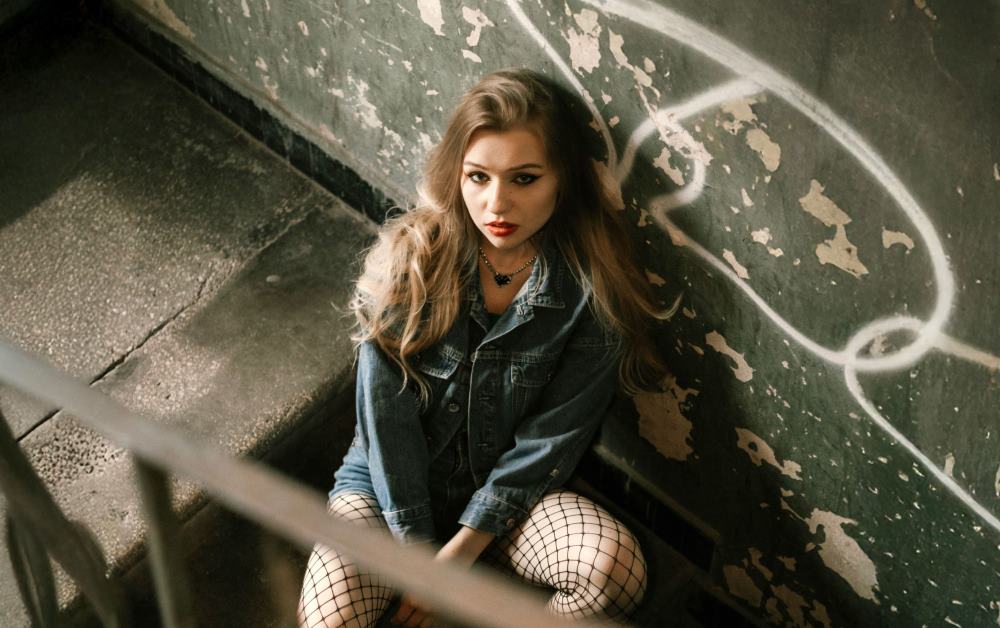 taOlka представила пісню «папіроси» — історію про почуття, що залишають після себе попіл