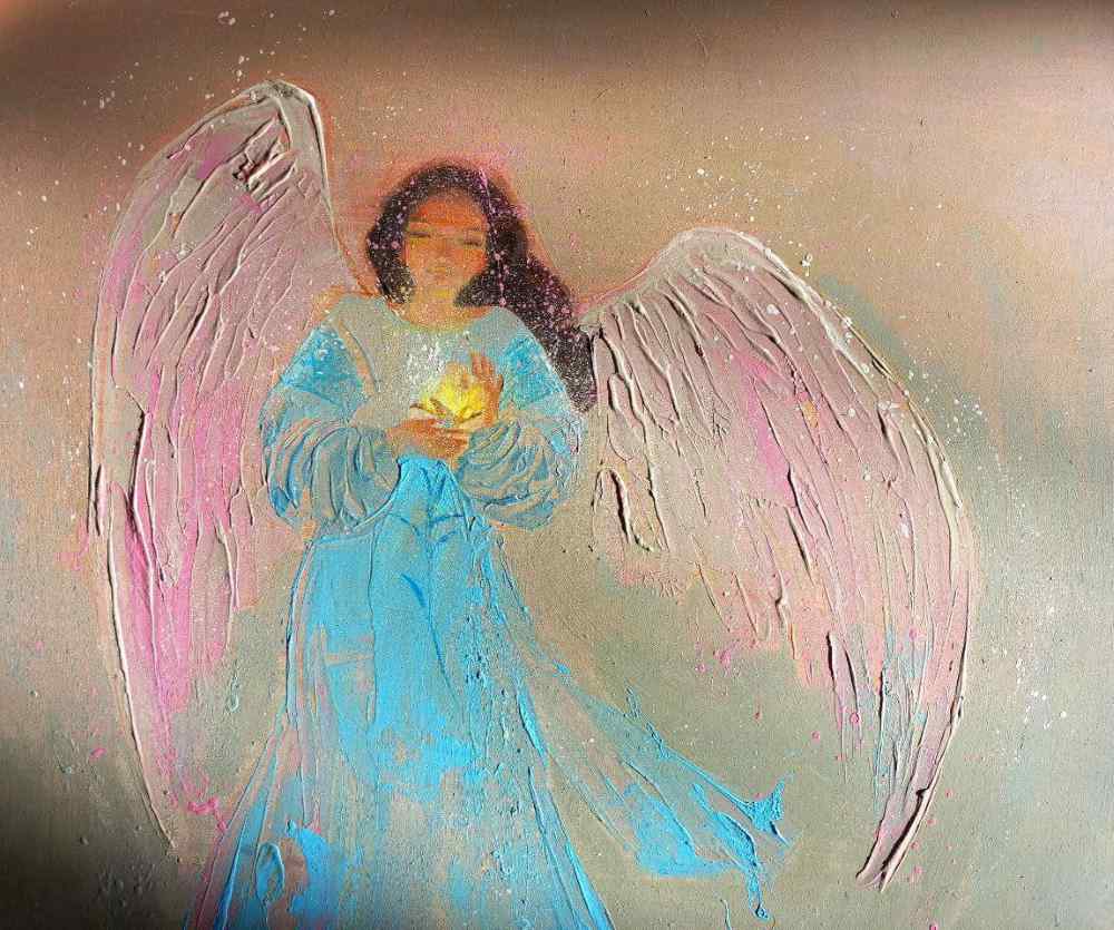 Світло крізь темряву: благодійна виставка “Ангели” на підтримку музею