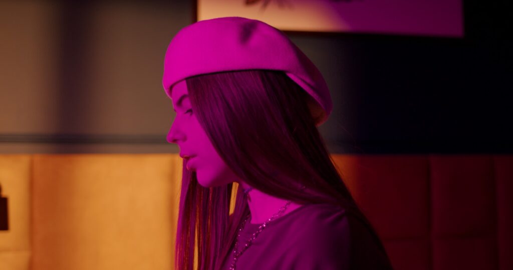 Сингл, від якого хочеться обійматися міцніше: STASYA з прем’єрою “Неоновий дощ”