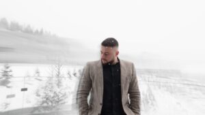 Український артист MoNaKiss розширює межі поп-рок сцени новим драйвовим треком