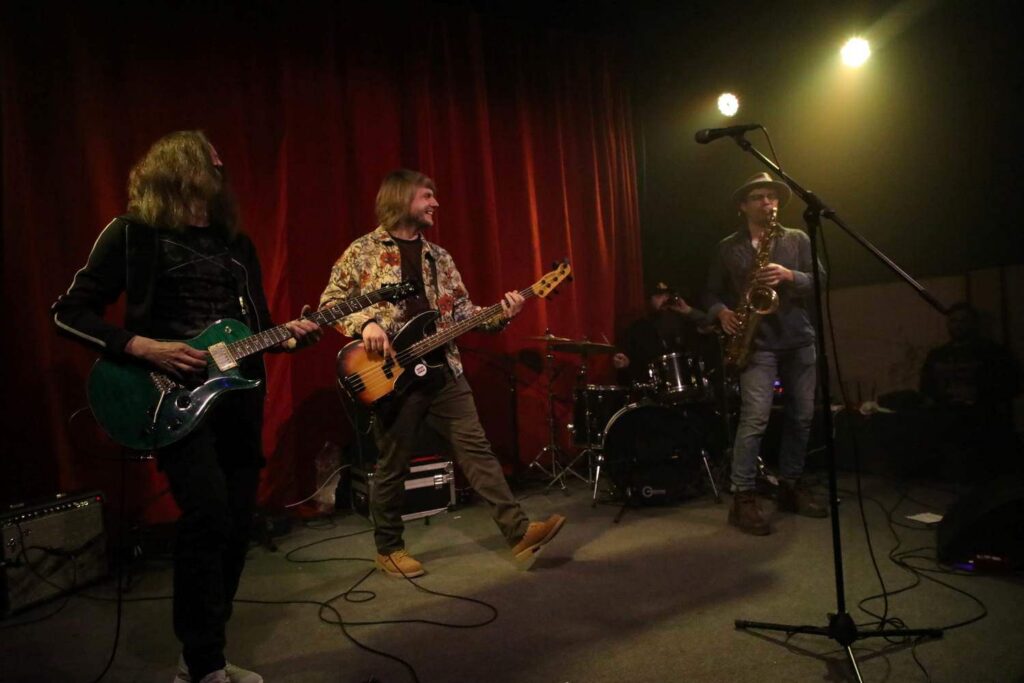 Гурт МАZEPA презентує прем’єру «Недопита кава»: кожен рядок — наче кадр із фільму про кохання