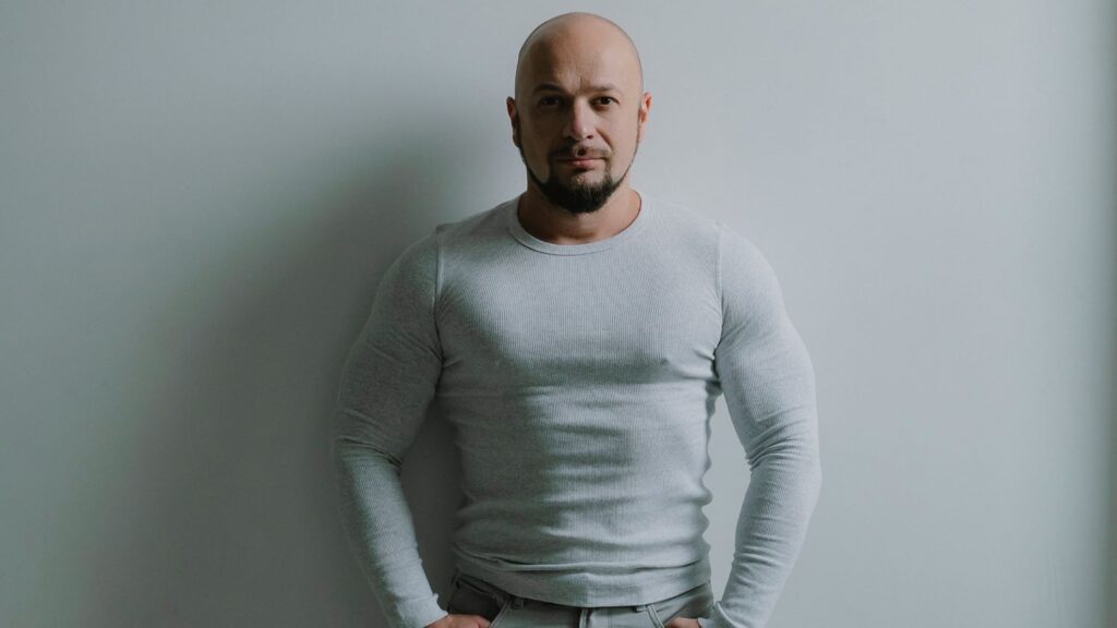 Любов, свобода і біль: Hardly Ever випустив пісню про вибір – не втратити себе