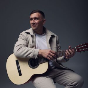 Serhii Presniakov: як український музикант і відеограф поєднує музику та кінематографічний стиль