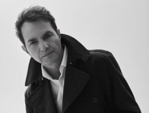 Легендарний хіт у новій інтерпретації: Тарас Курчик презентував «Вона як сонце»