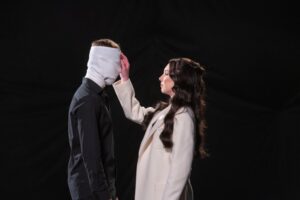 «Сумую» — SOFITA представила драматичний кліп про втрату, внутрішню силу та справжнє кохання