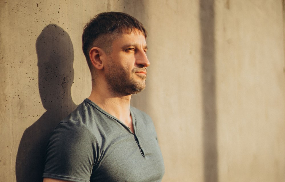 Співак SLŸCH випустив новий сингл «Мета» про силу підніматися після падінь