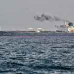 Bloomberg: Росія не встигає експортувати всю сиру нафту, яку накопичила через удари по НПЗ
