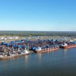 У РФ через атаку дронів почалася пожежа в порту Усть-Луга, у Тверській області пошкоджений склад Wildberries